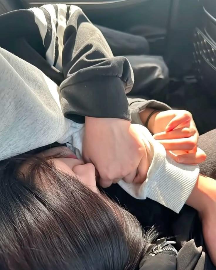 Ẩn Nhẫn Như Đá