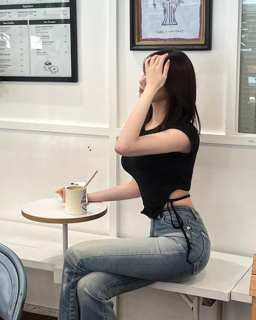 Ai Mới Là Người Đeo Mặt Nạ