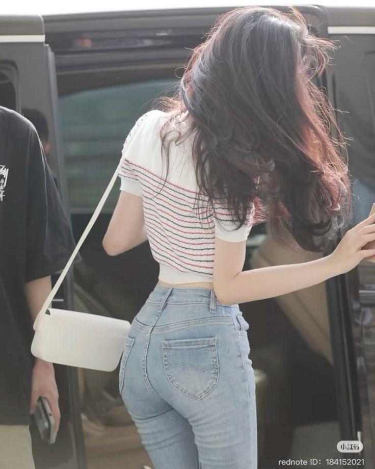 Ác Nữ Không Làm Pháo Hôi