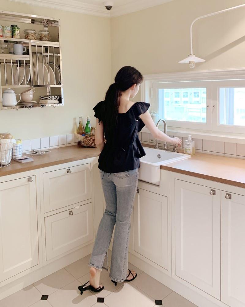 Một Gia Đình Được Dựng Lại Từ Tro Tàn