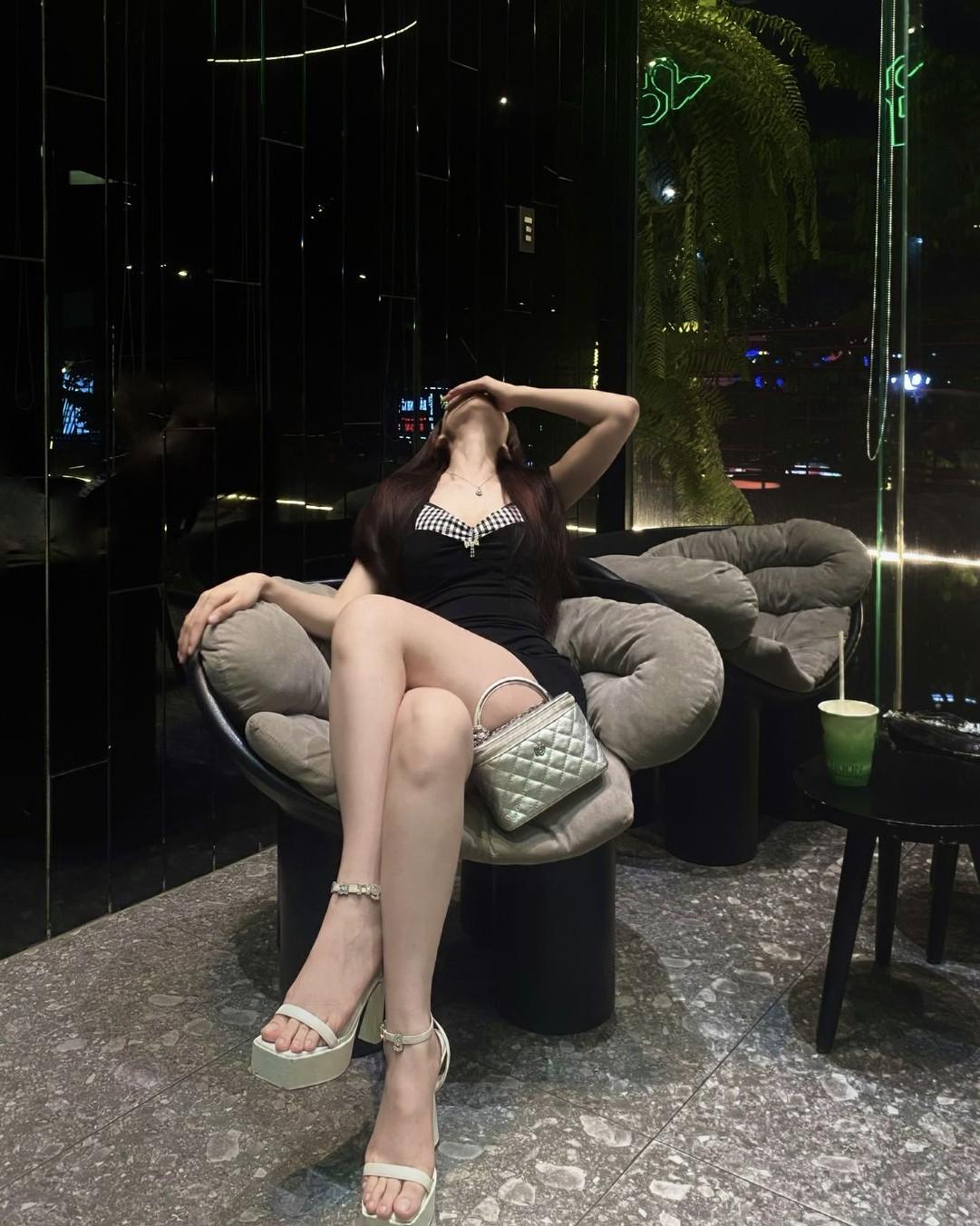 Ta Và Khuê Mật Mang Cả Phủ Hầu Bỏ Trốn