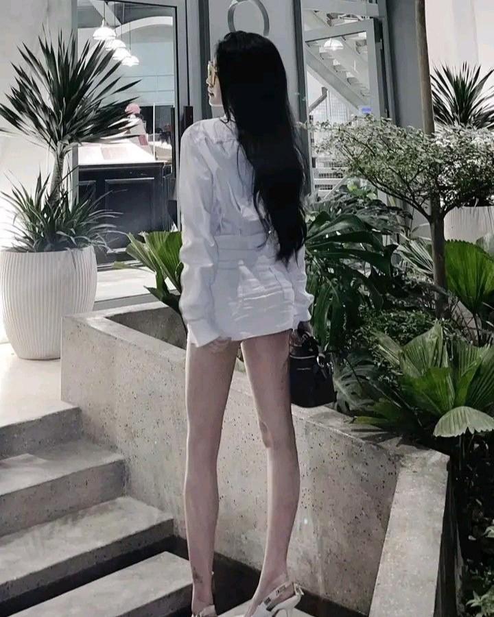 Hoàng Hậu Không Có Tình Yêu