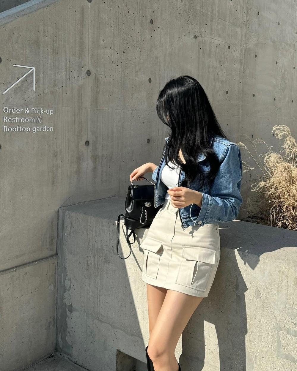 Em Lặng Thinh, Anh Vẫn Ở Đây