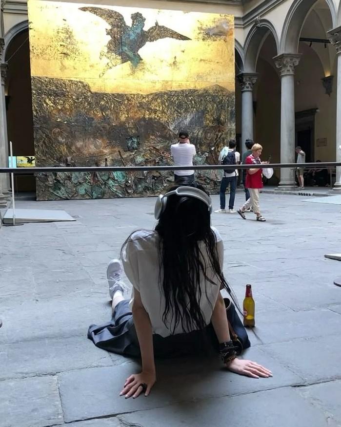 Rút Lui Khỏi Thế Giới Của Anh