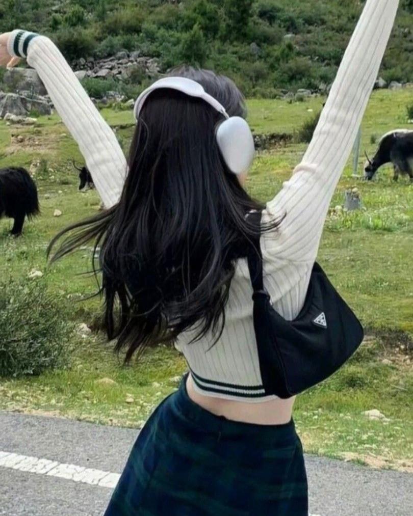 Tôi Mang Thai Bốn Đứa Sau Khi Bị Đuổi Đi