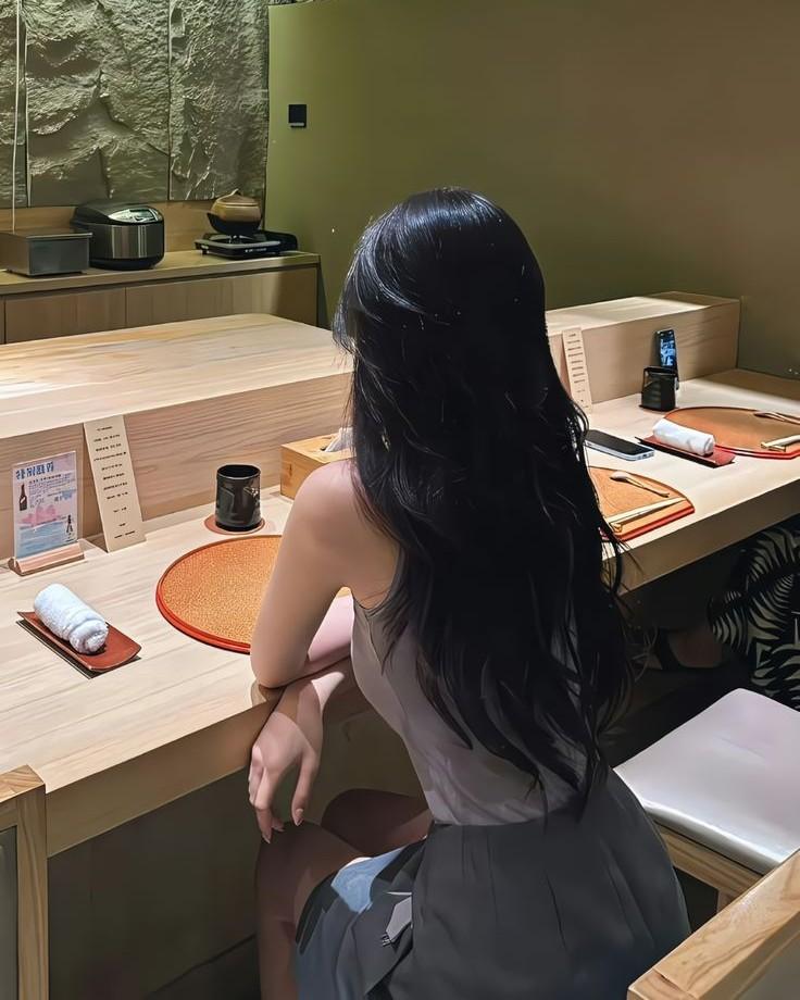 Ở Nhờ Nhà Kẻ Thù Của Mẹ