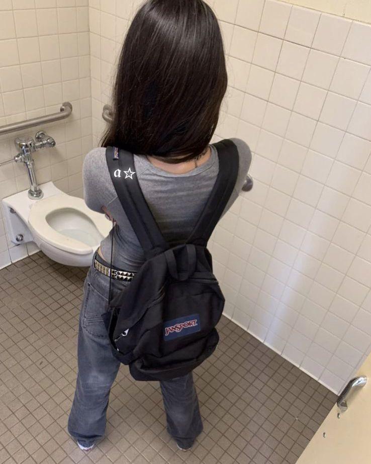 93 Cuộc Gọi Không Ai Nhấc Máy