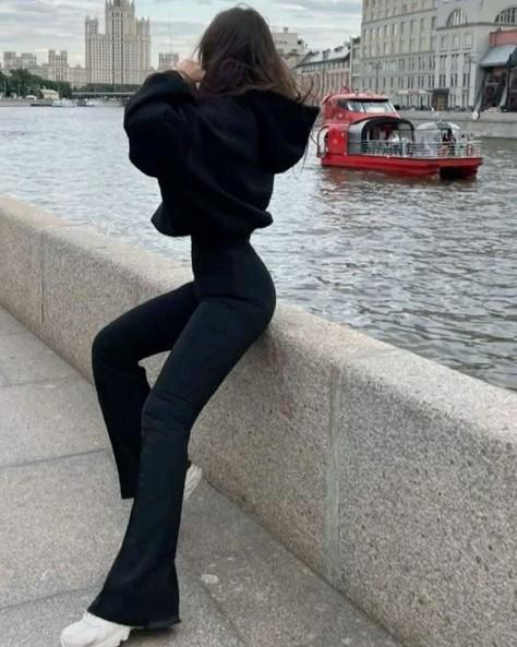 Anh Bận Yêu Người Khác, Em Bận Buông Tay