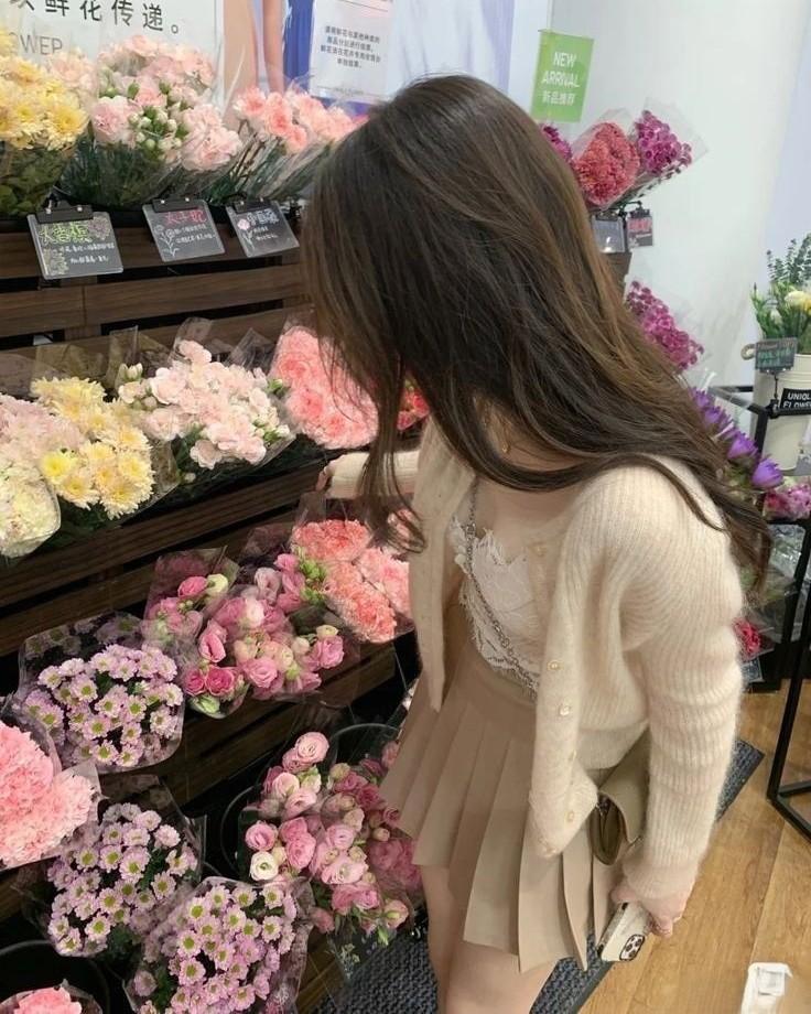 Trên Đỉnh Gió, Cô Một Mình Bước Đi