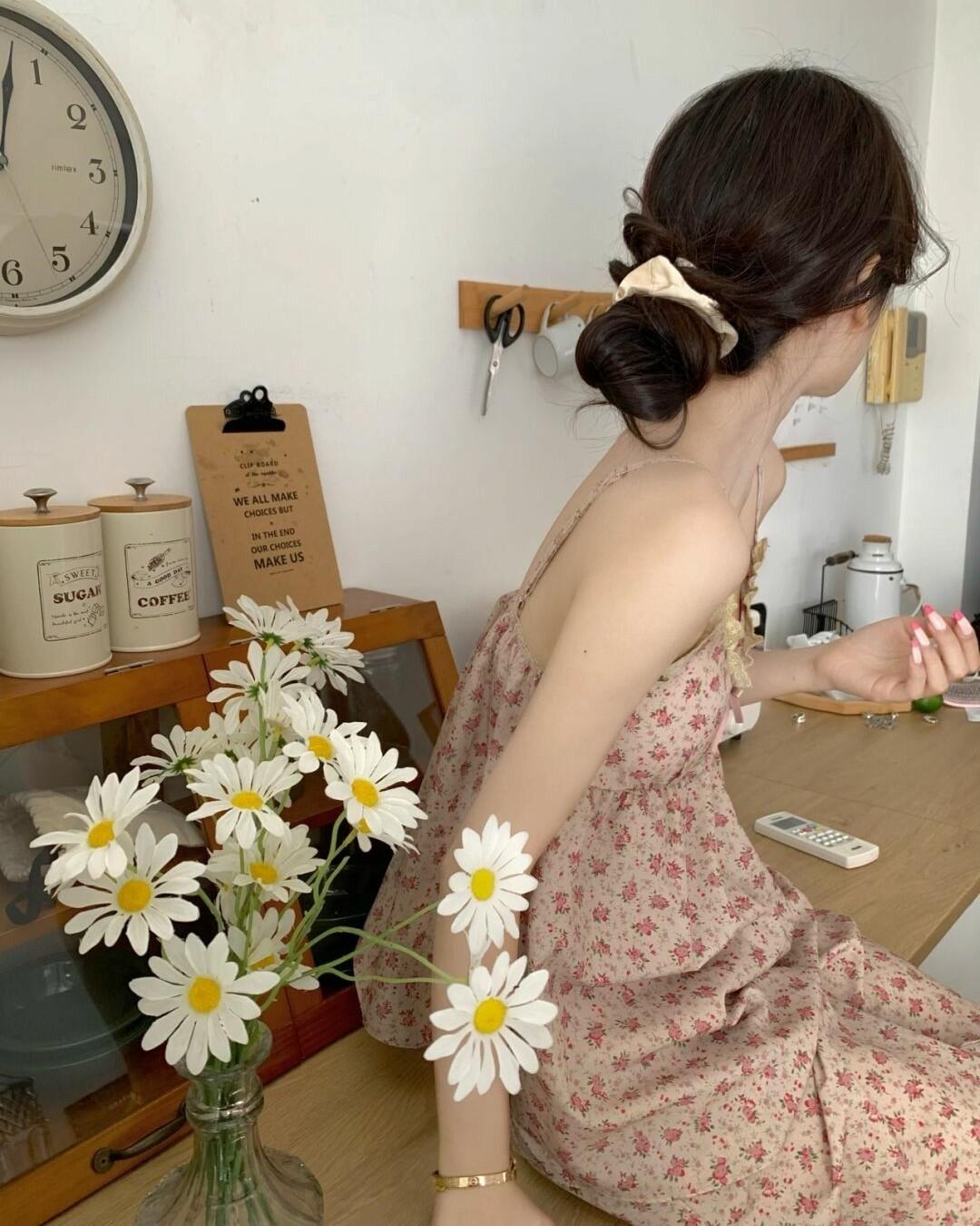 Người Luôn Ở Ngoài Khung Hình