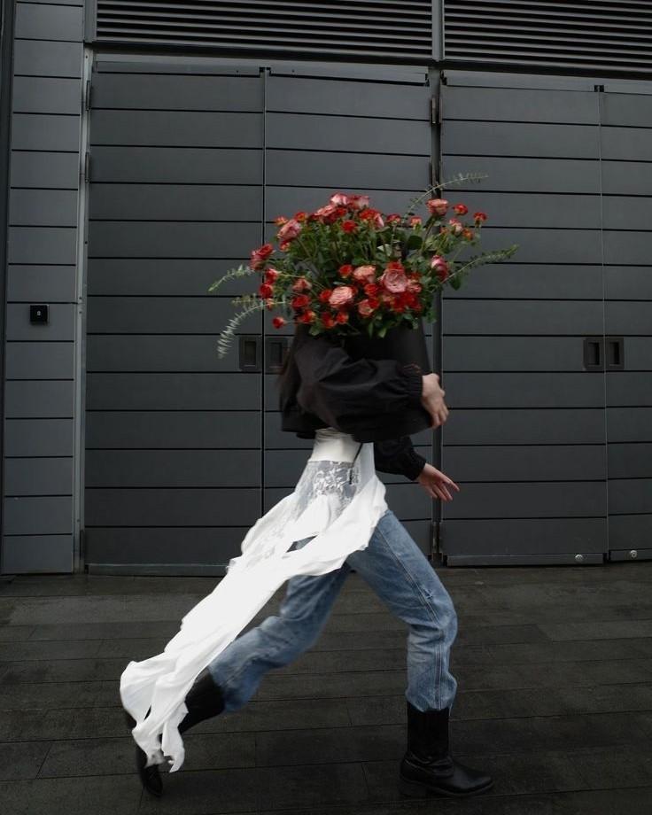 Mật Mã Sau Cánh Cửa