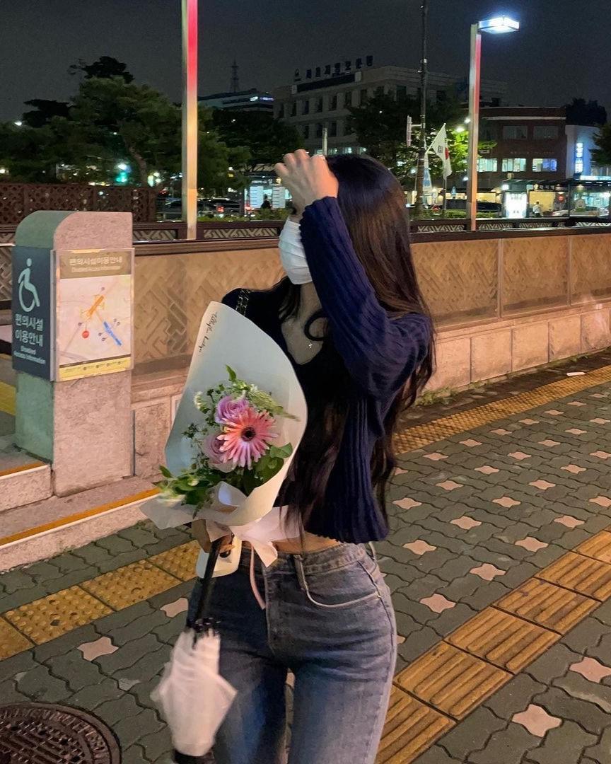 Một Năm Hôn Nhân, Không Có Quyền Mở Cửa