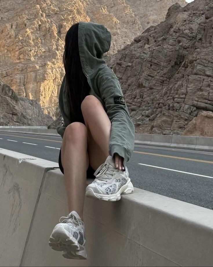 Cô Ấy Chỉ Bảo Vệ Khách Hàng