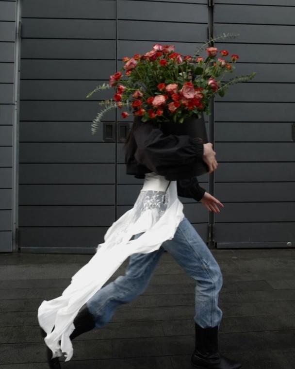 Không Ai Đứng Chờ Mãi Một Người