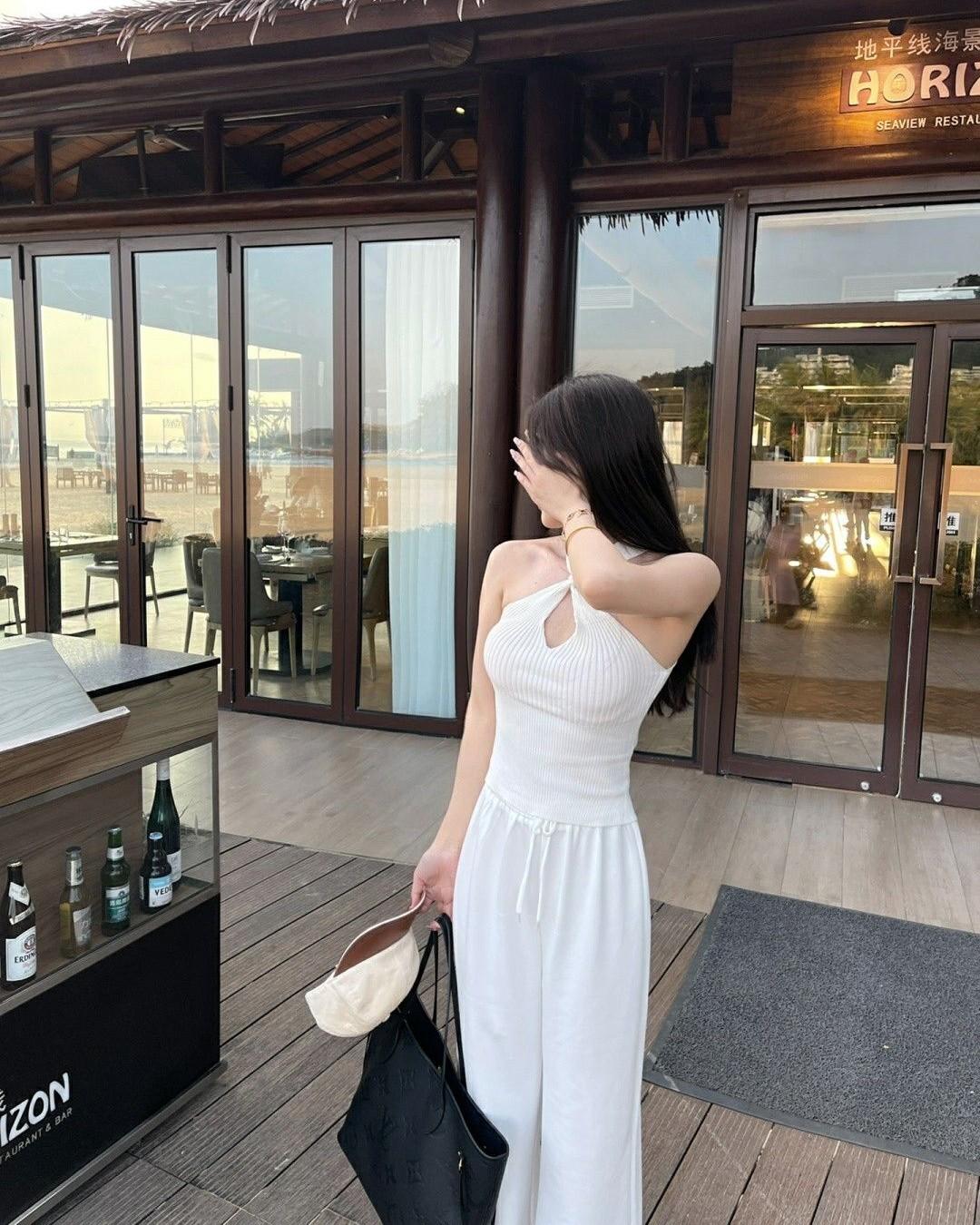 Ánh Sáng Dưới Tầng Hầm