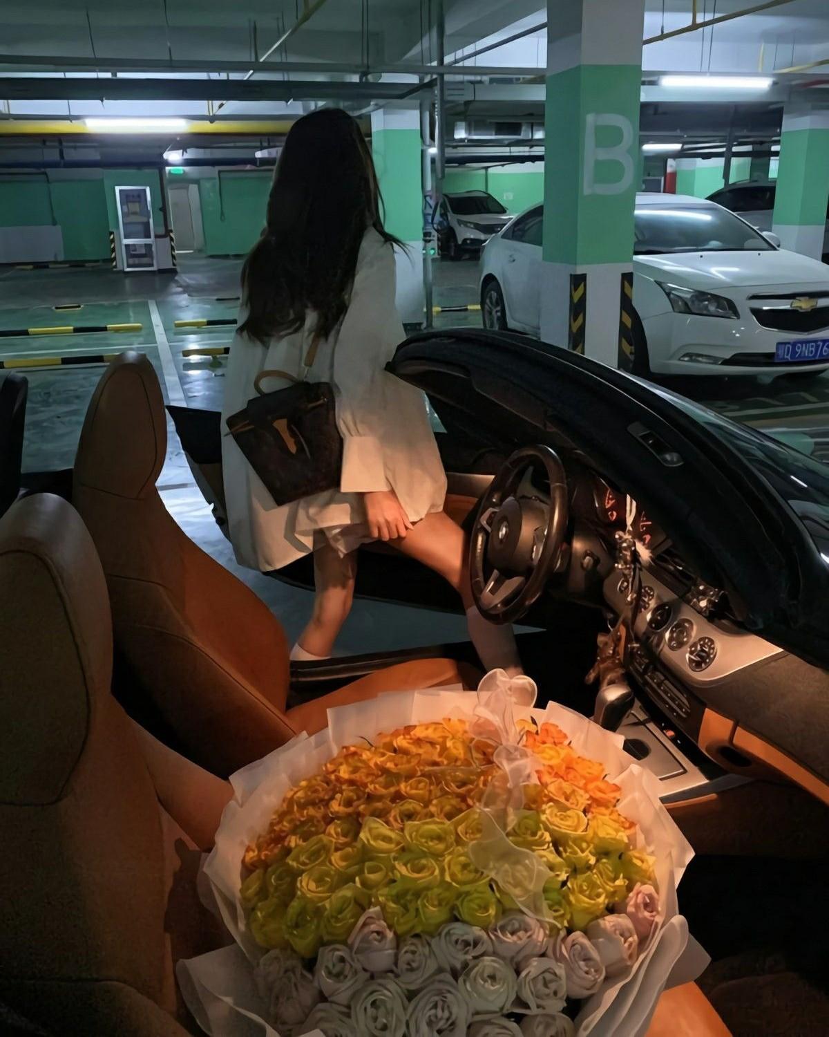 Ngày Ly Hôn Tôi Toả Sáng