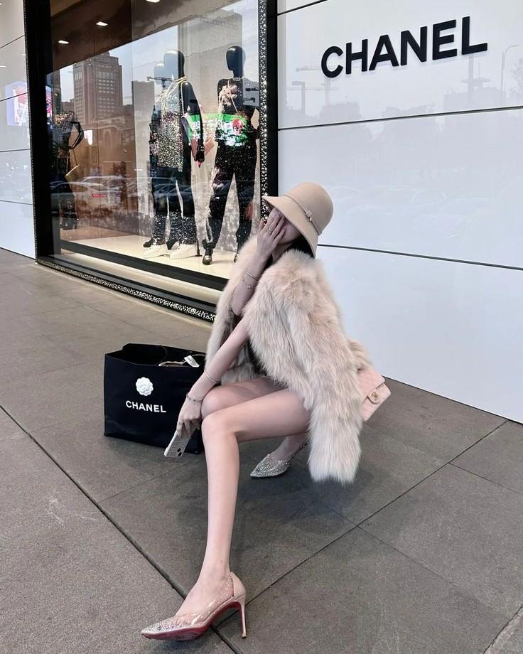 Gia Đình Giả Trọng Sinh, Chỉ Tôi Biết Ngày Tận Thế