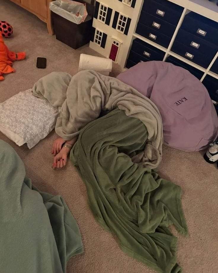 Giữa Mưu Và Quyền