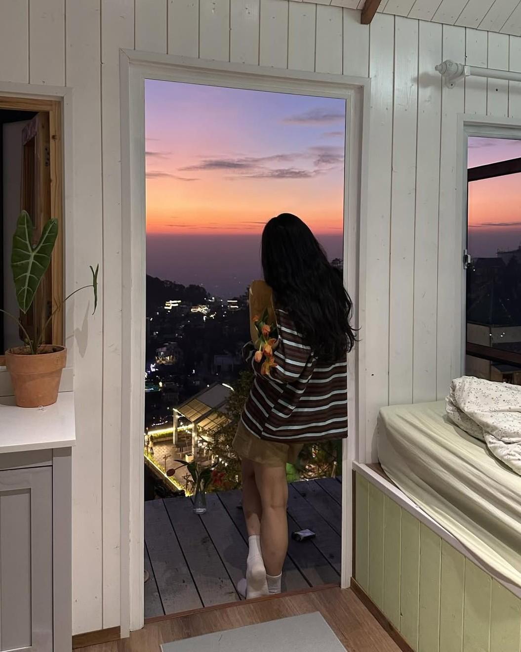 Ai Xứng Ngồi Bàn Chính?