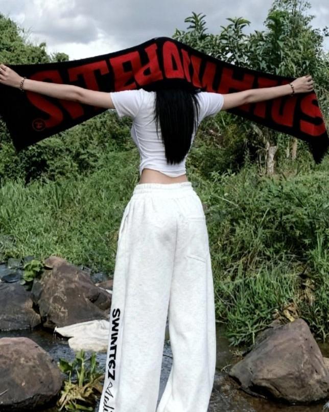 Đêm Giao Thừa, Tôi Bị Ép Ch-Ôn Hai Người Lạ