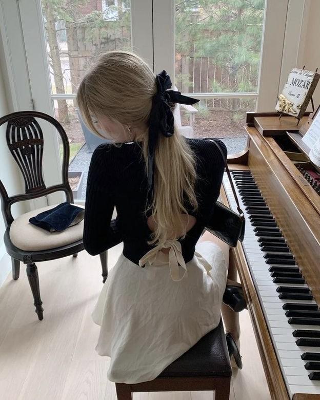 Dấu Vết Sau Lưng Anh