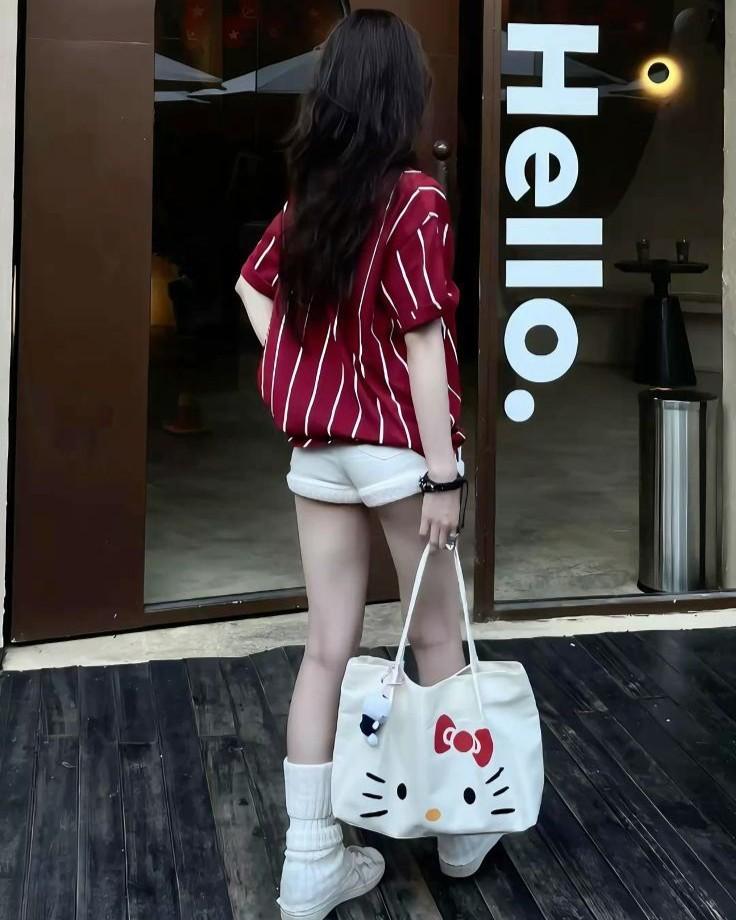 Điện Hạ Đào Góc Tường