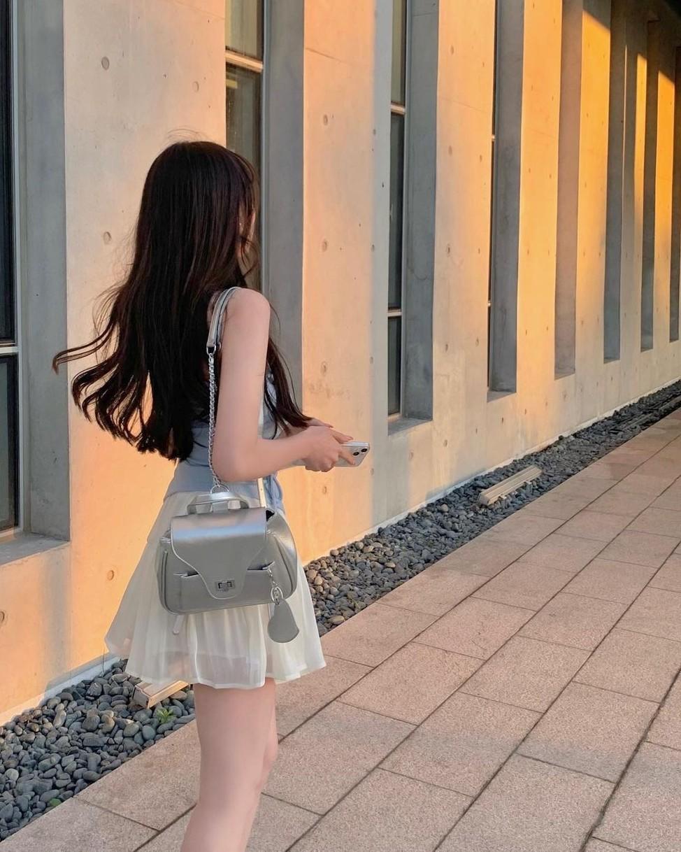 Tin Nhắn Hiện Lên Trên Màn Chiếu