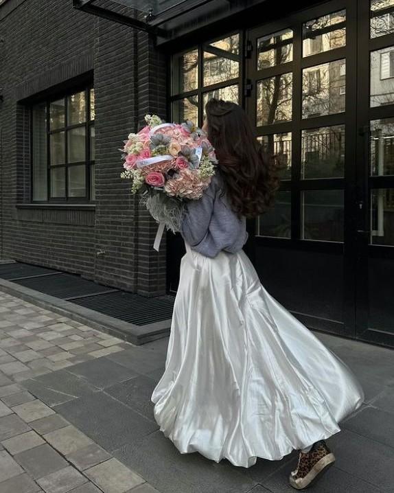 Bà Chủ Nằm Yên, Một Phiếu Lật Bàn