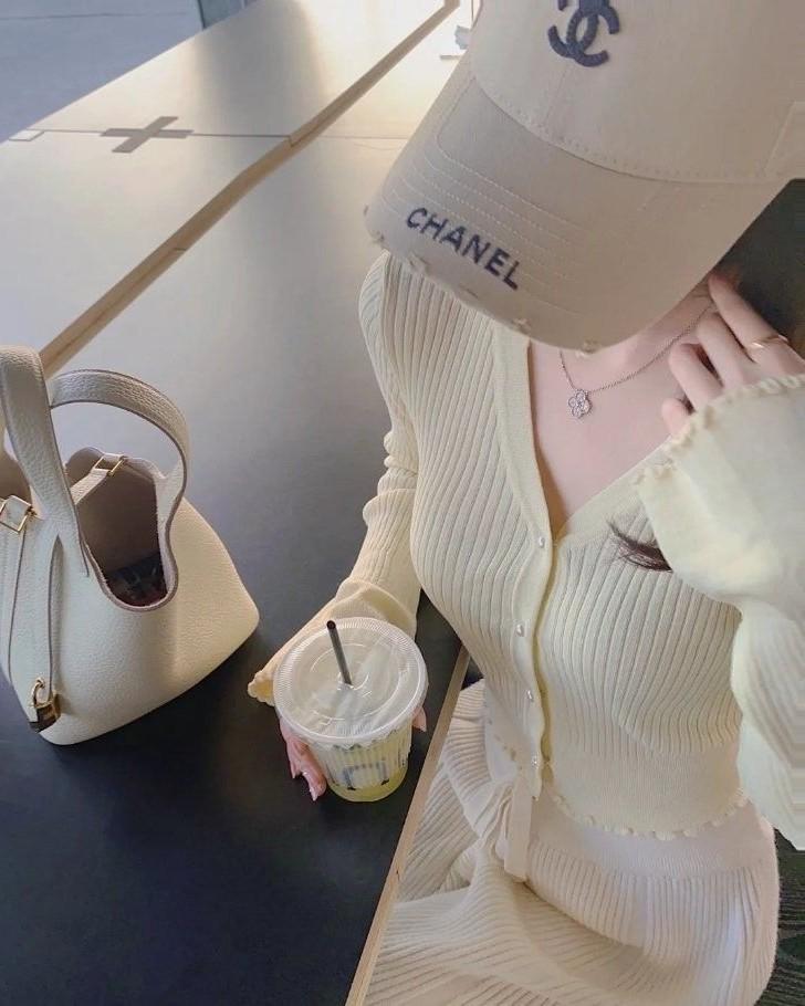 Giả Vờ Dịu Dàng Gả Cho Cao Lãnh Chi Hoa