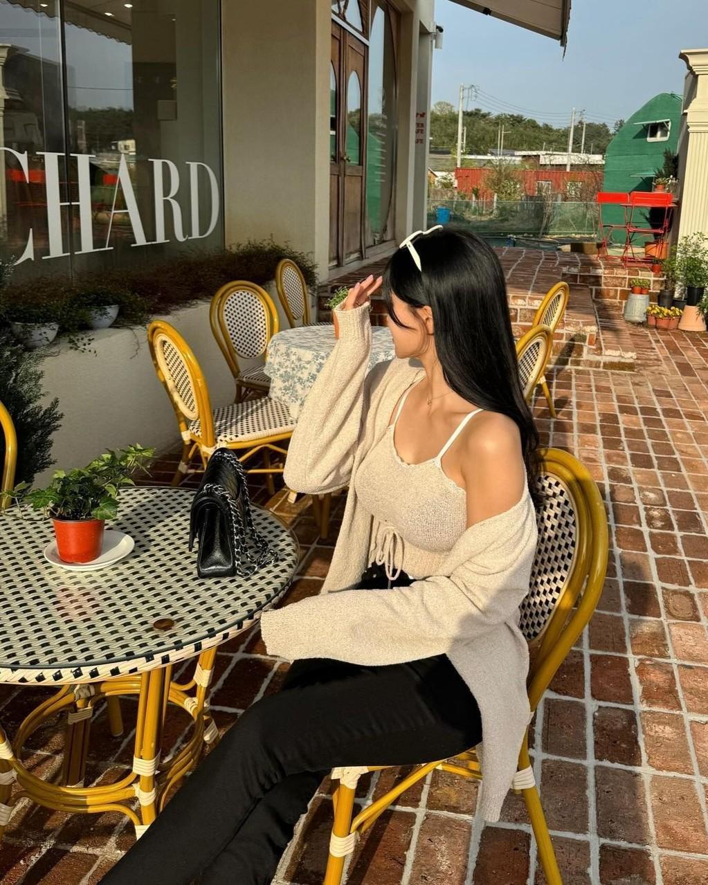 Cha Mẹ Giả Nghèo Nuôi Tôi 20 Năm