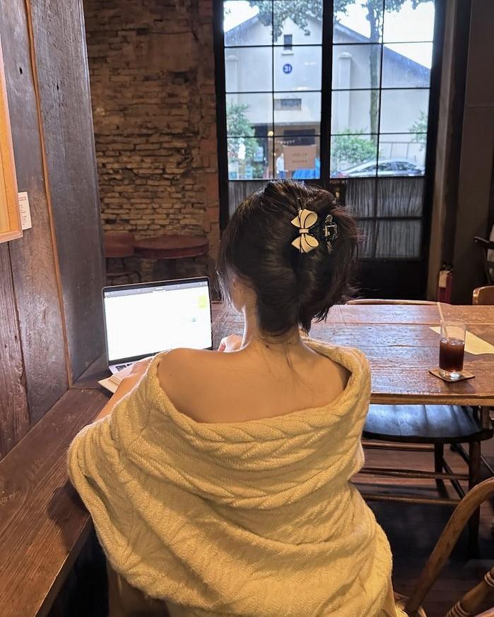 Ai Mời Người Nấy Trả