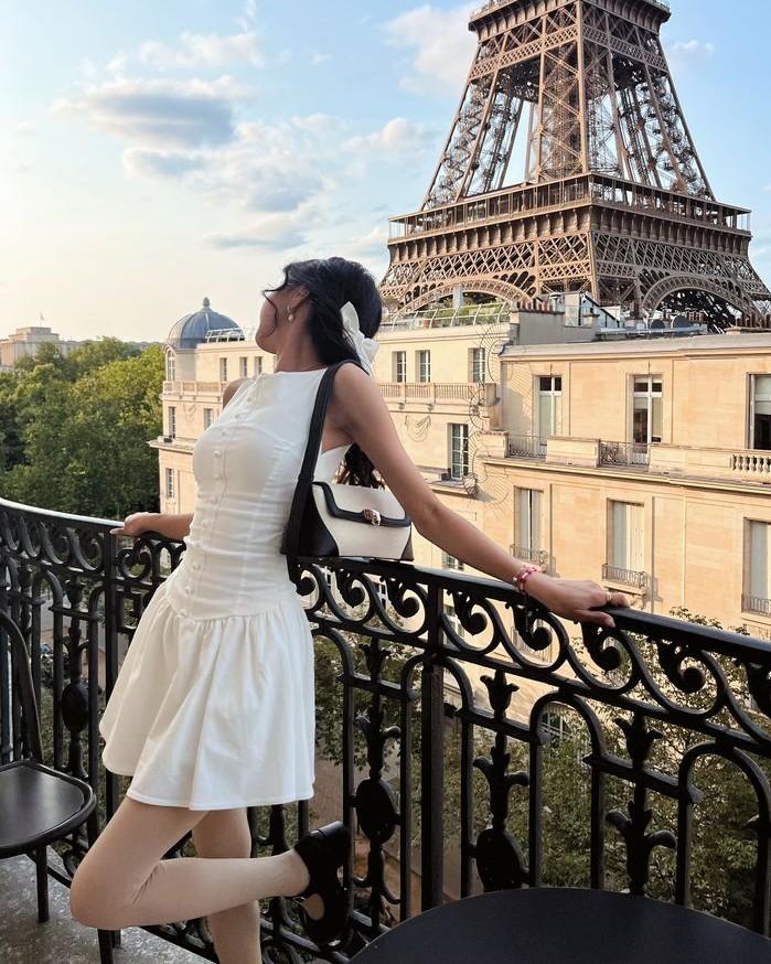 Một Đêm Lộ Thiên Cơ