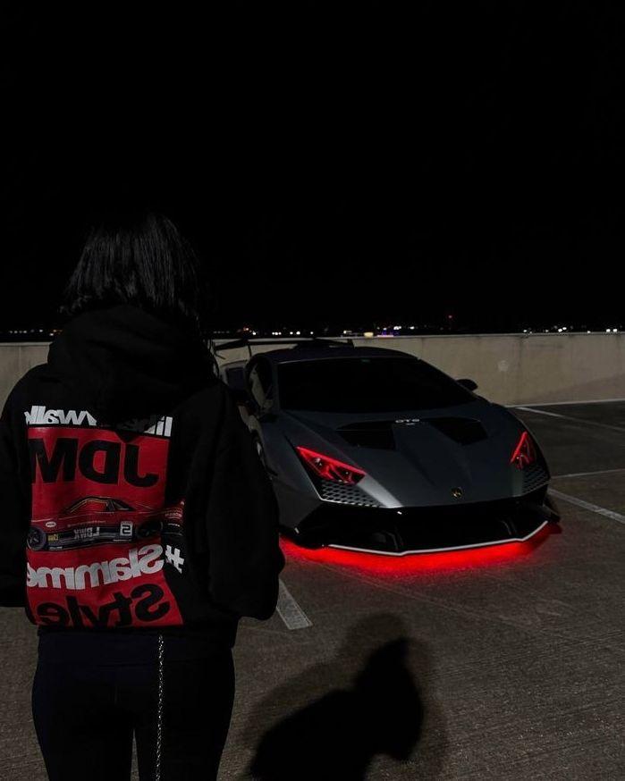 Hai Viên Sô-Cô-La Trong Vũng Bùn