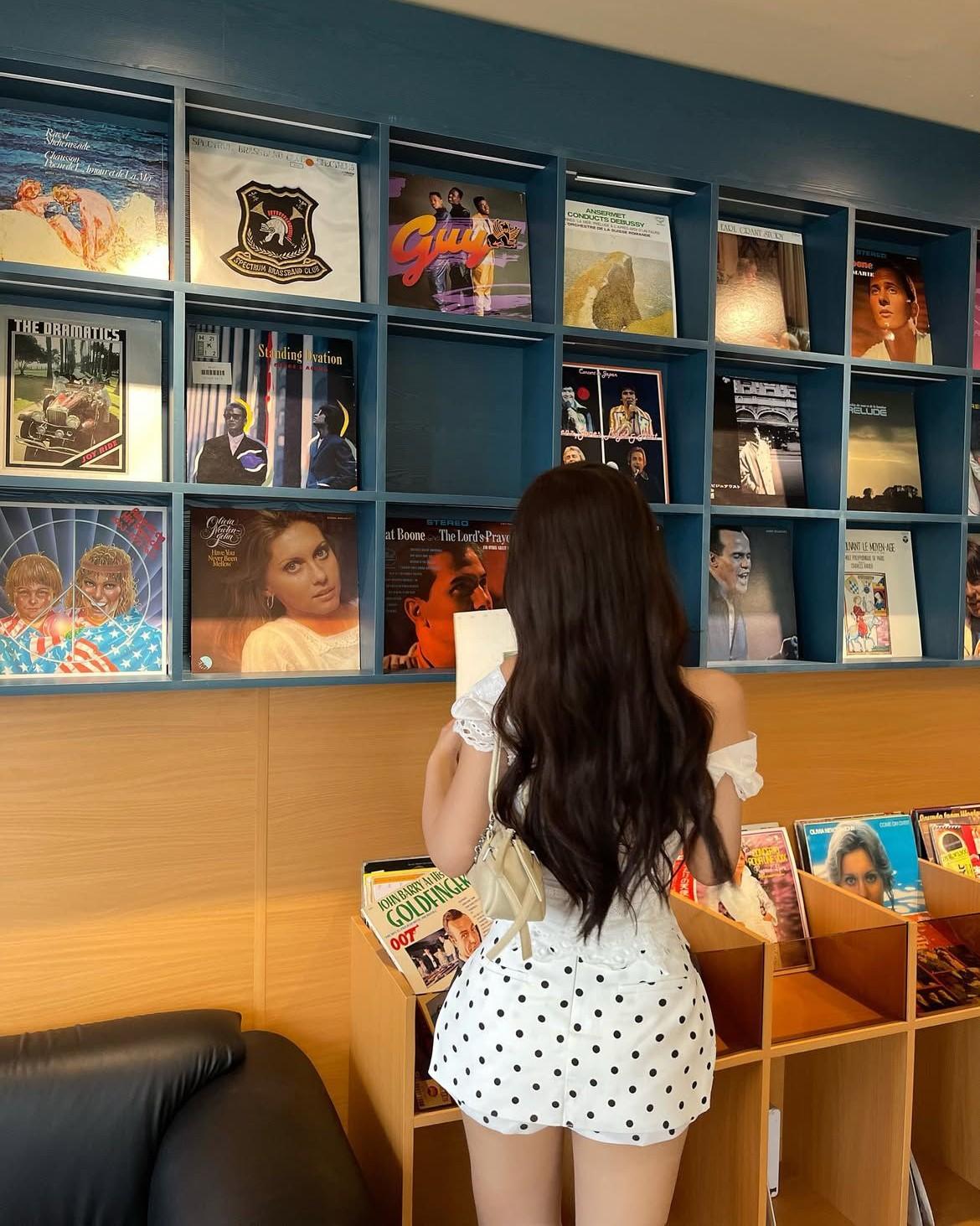 Đứa Trẻ Bán Rau Trong Tuyết