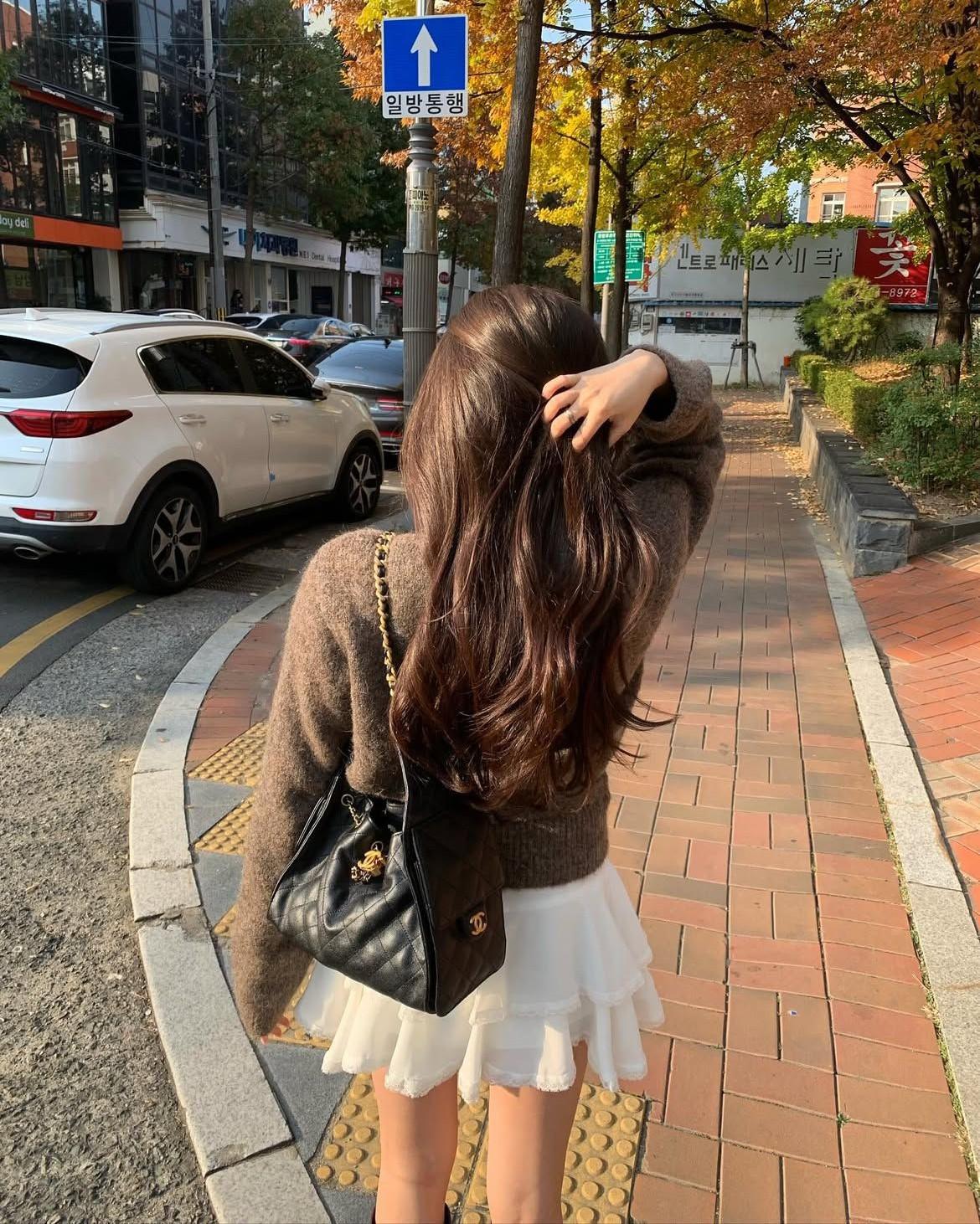 Tôi Bị Thuê Về Làm Con Dâu Để Trị Mẹ Chồng Tự Ti