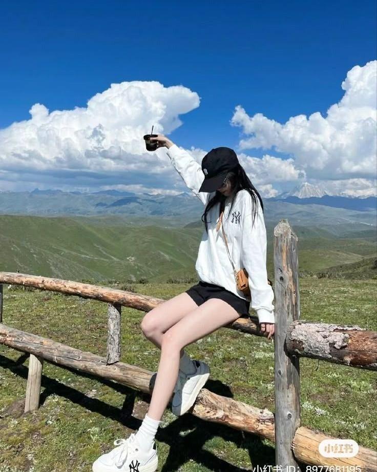 Đôi Giày Size 37 Trong Nhà Tôi