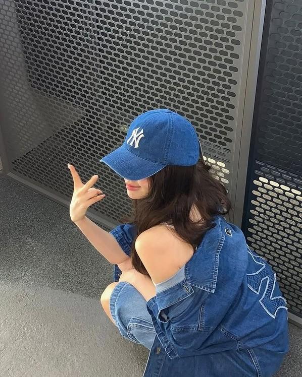 Dòng Chữ Dưới Đáy Hũ Dưa