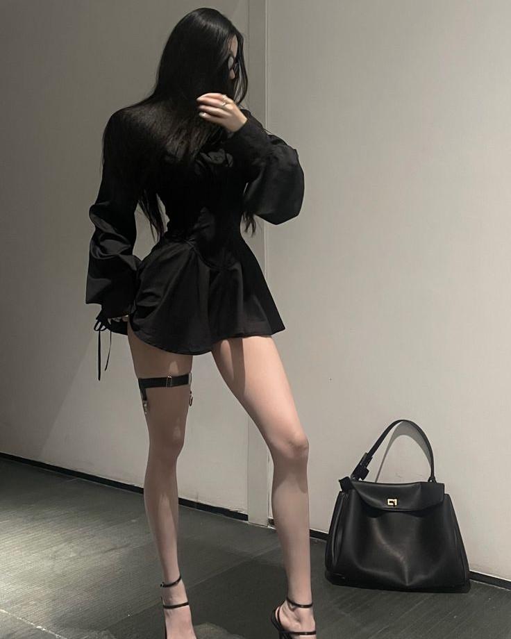 Người Mẹ Kiệm Lời