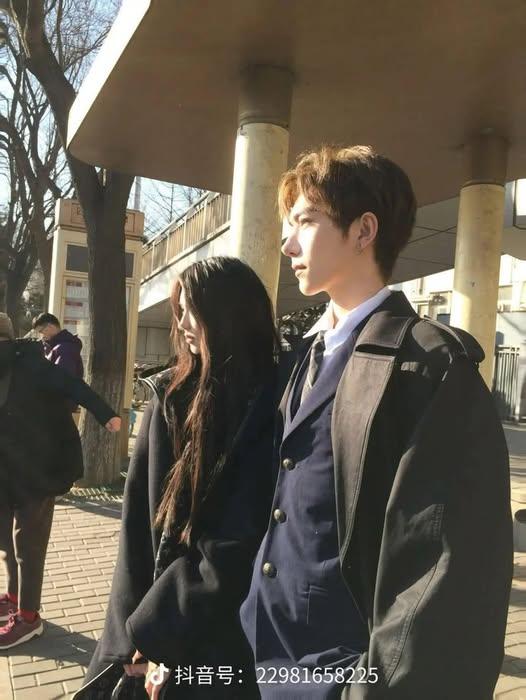 Quỷ Nghèo Cấp Sử Thi Ở Học Viện Quý Tộc