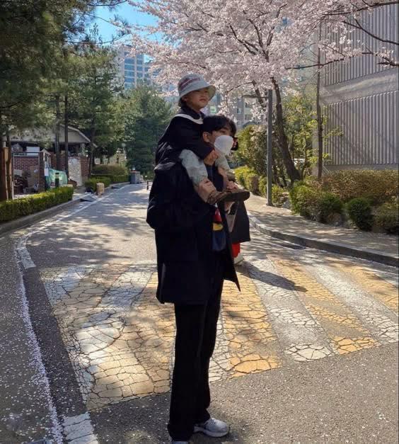 Hội Chứng Hoa Rơi