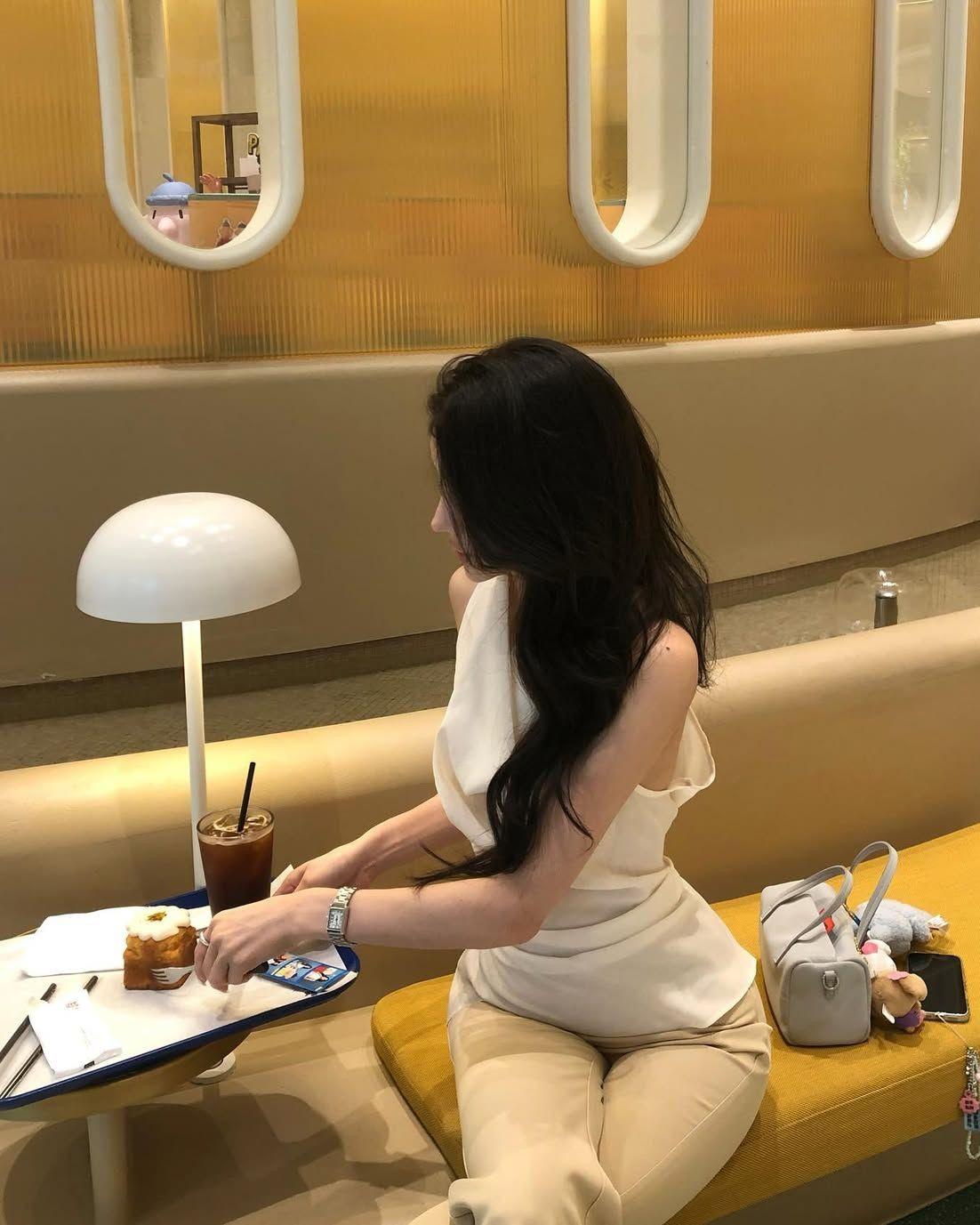 Gặp Lại Chồng Cũ Ở Sảnh Đăng Ký Kết Hôn