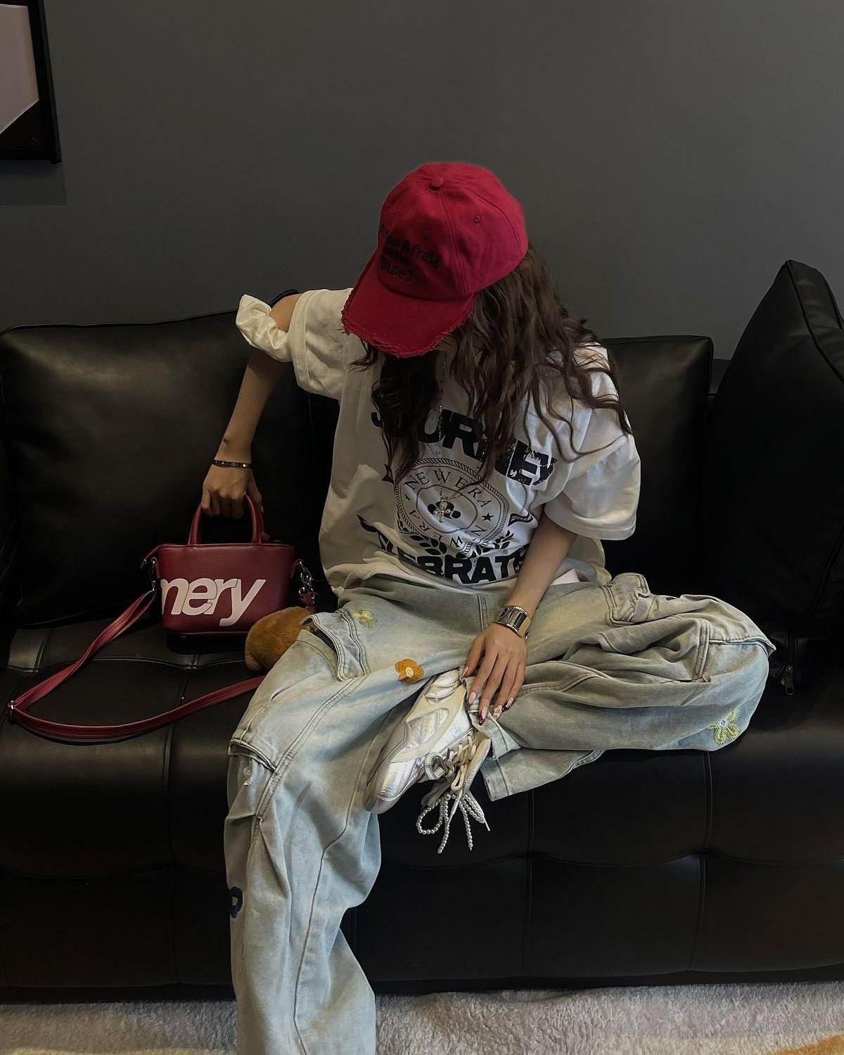 Cái T-Át Ở Tuổi Bốn Mươi