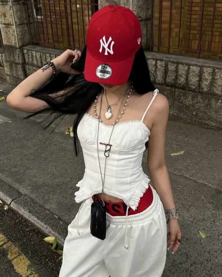 Căn Hộ 404 Có Một Người Giống Tôi