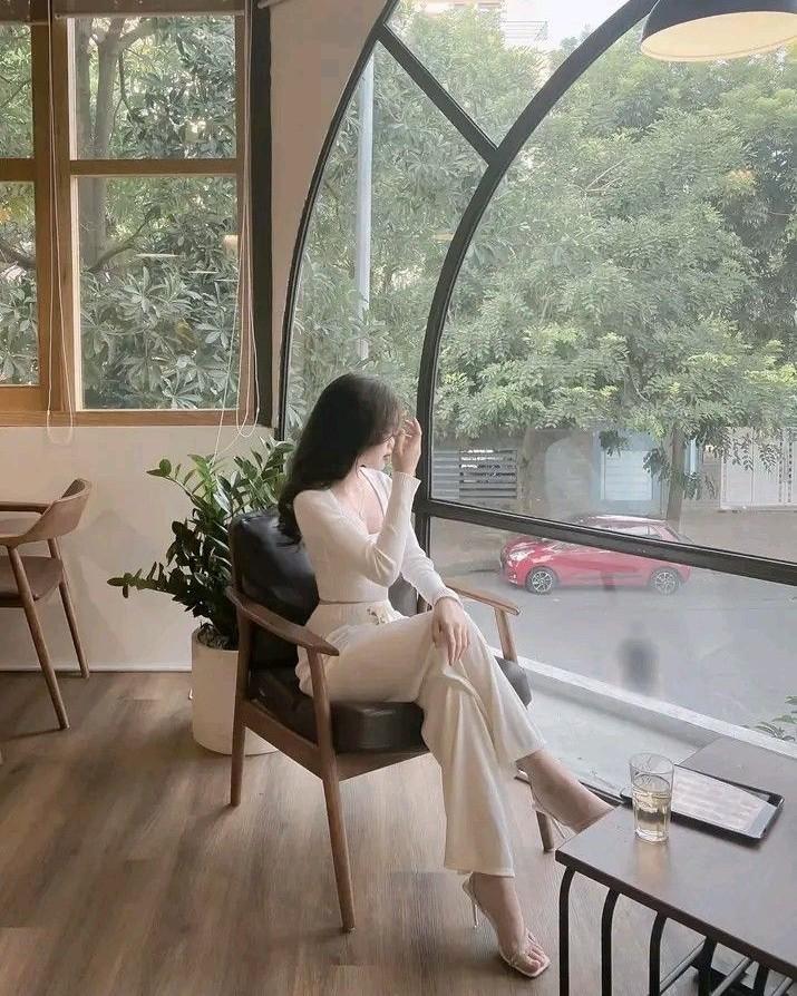 Người Đàn Ông Chỉ Phản Ứng Với Mình Em